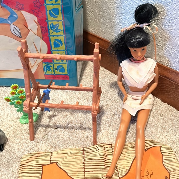 Disneys Pocahontas multiple piece play set with case. - Picture 5 of 9